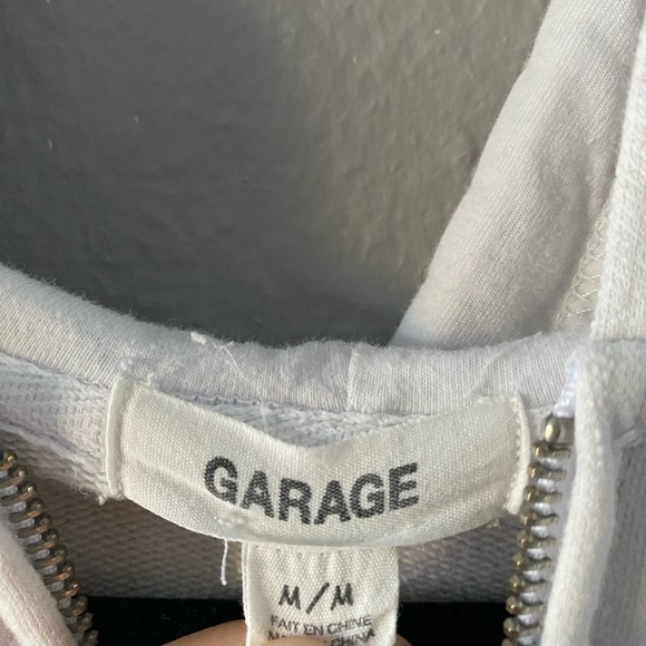 garage basic cropped white zip up hoodie - Picture 3 of 3